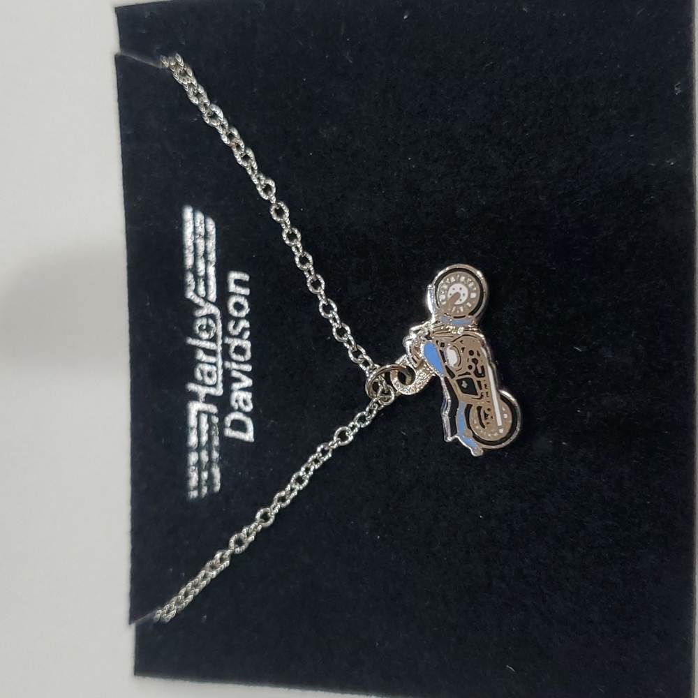 Harley Davidson necklace silver colored 20 inch chain